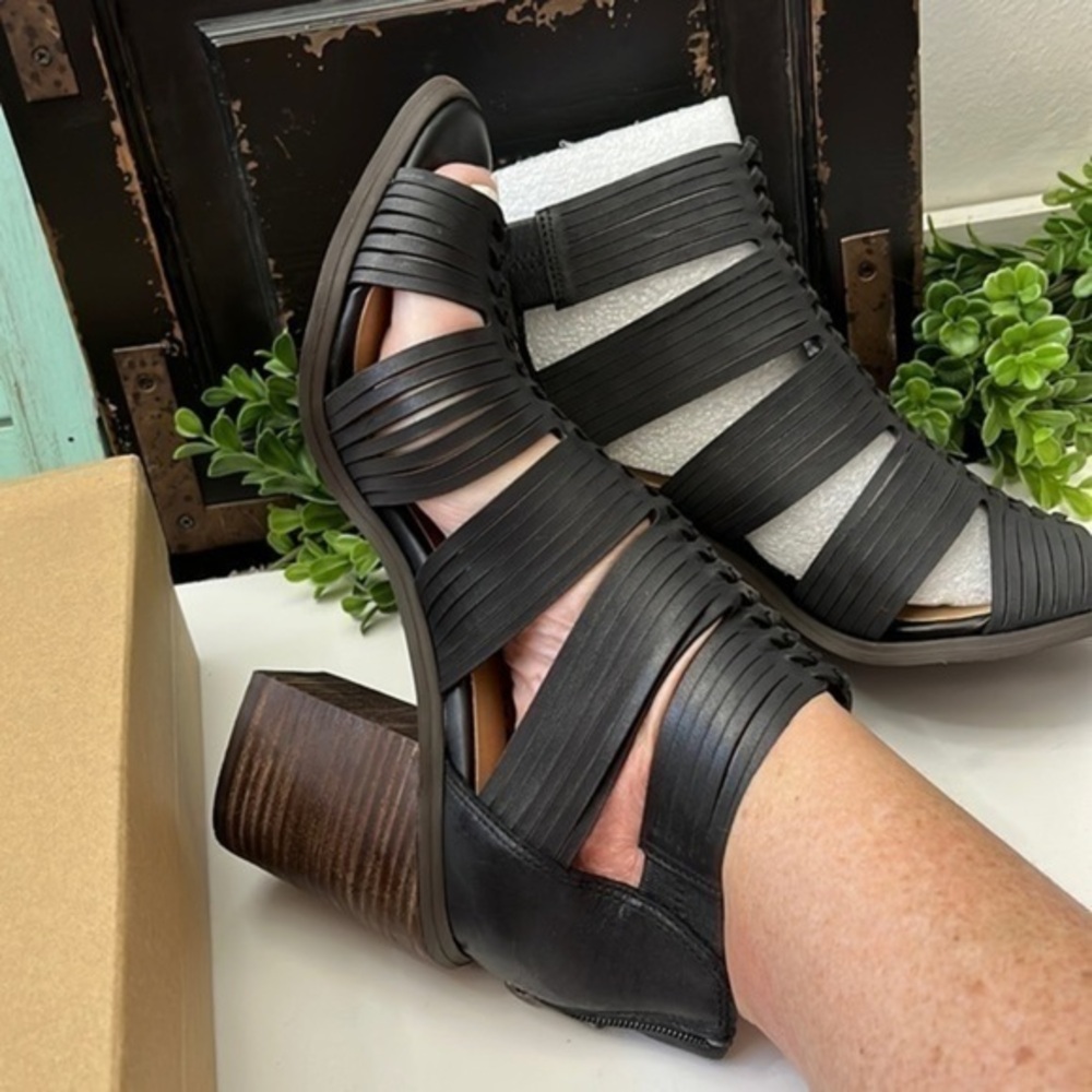 Lucky Brand sandal open toe Sz 10